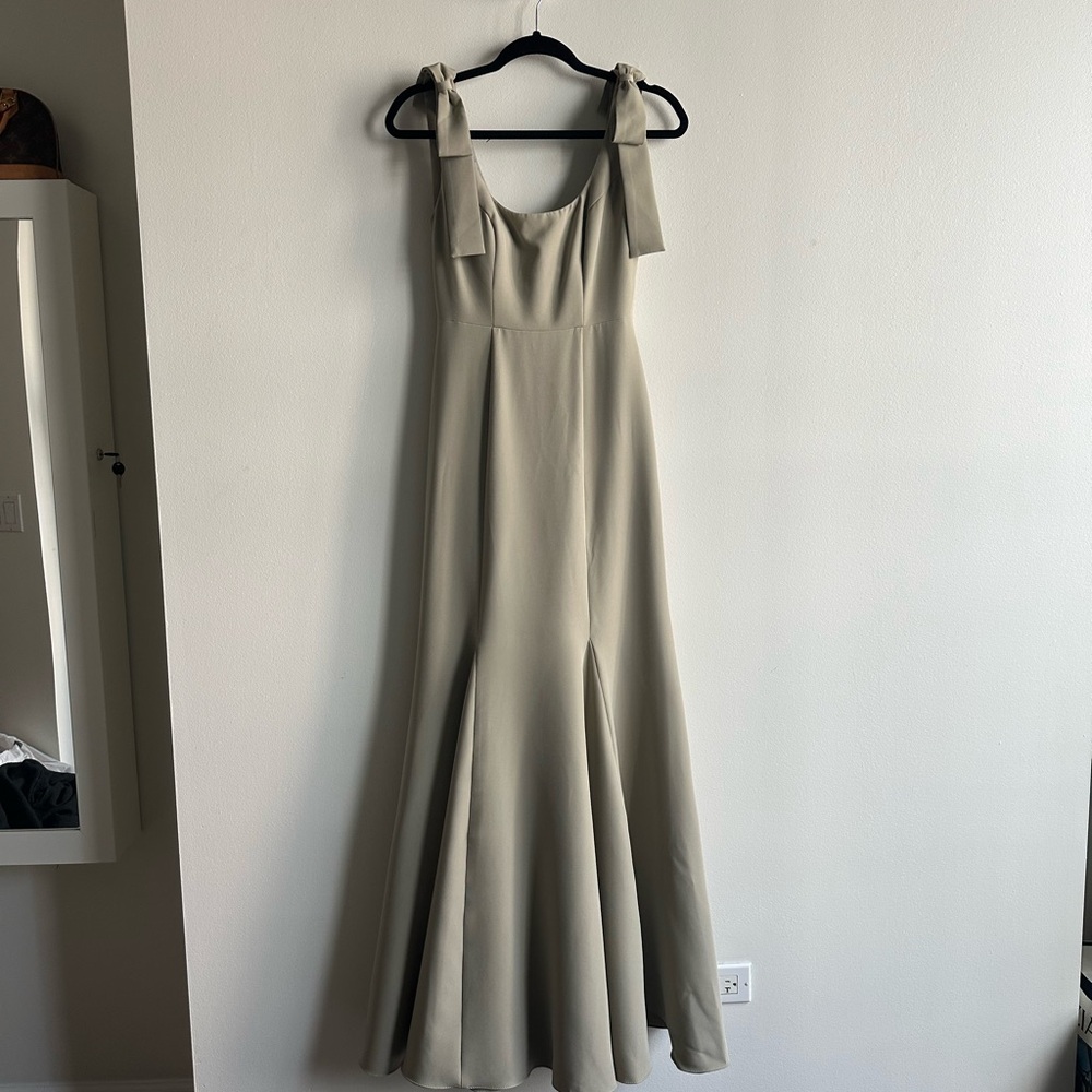 Revelry Bridesmaid Dress, Nicole Crepe, Silver Sage Size 2 NEVER WORN OR ALTERED